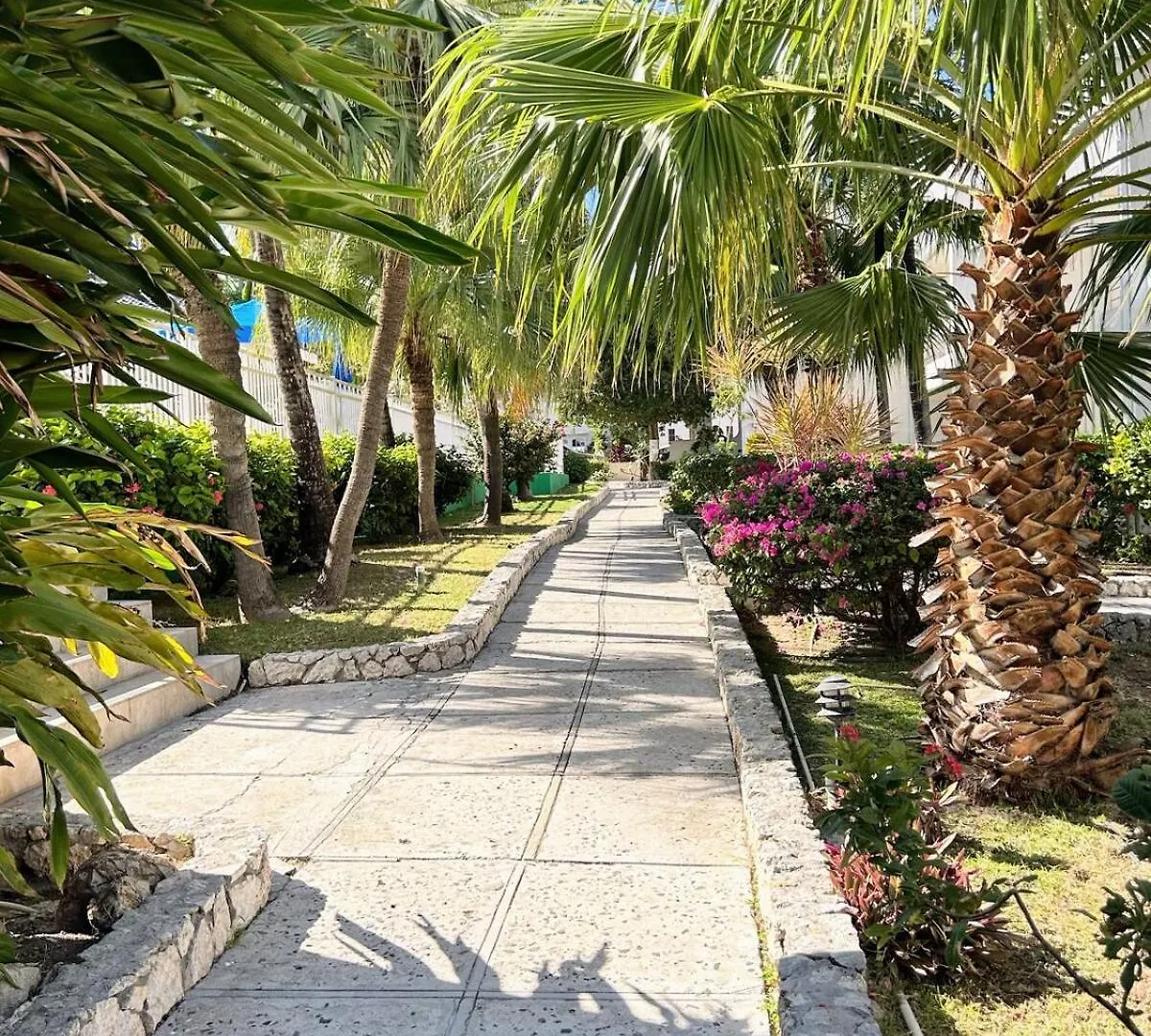 Villa Breeze, Cupecoy Beach Club Apartment
